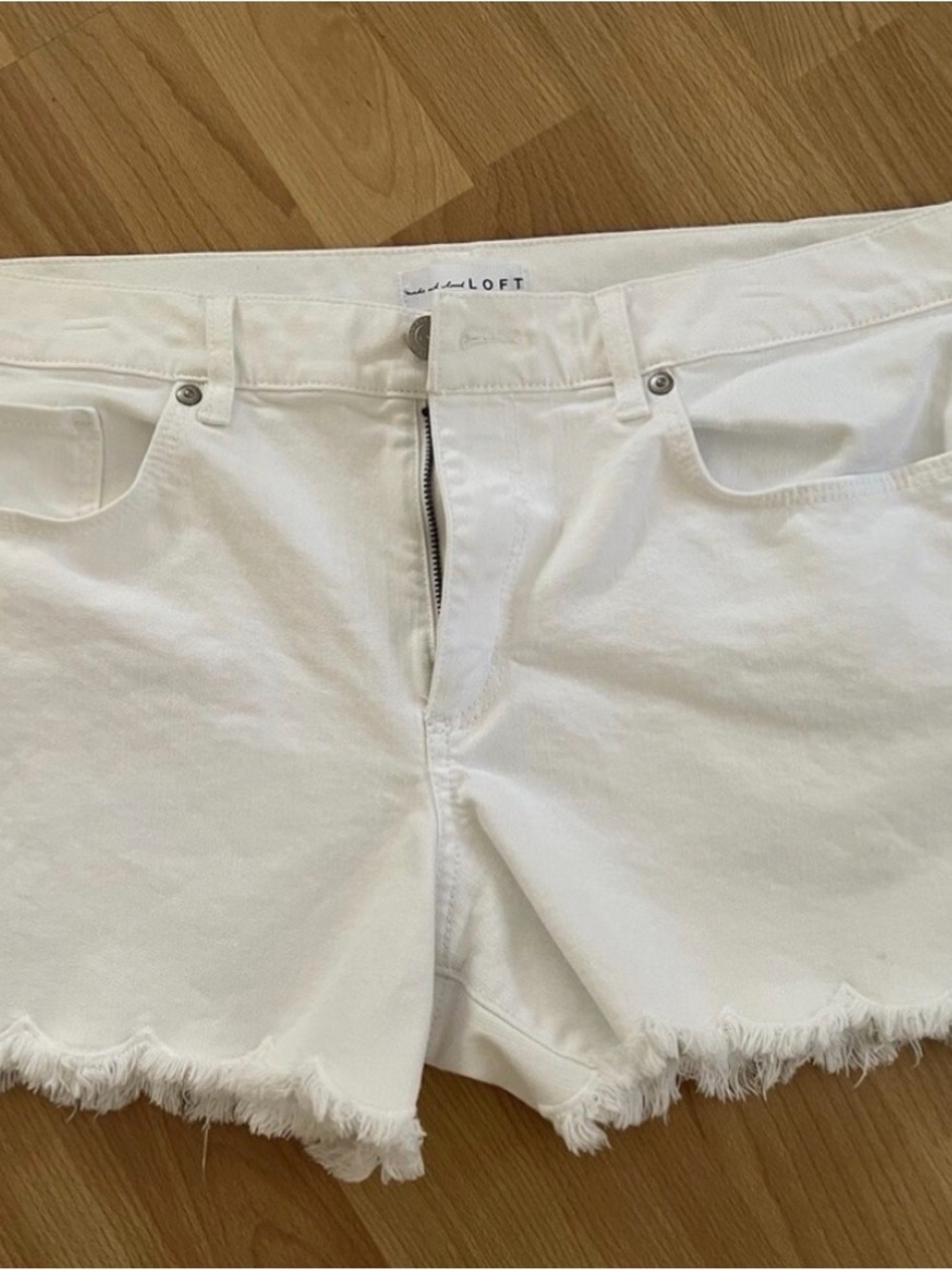 LOFT White Frayed Hem Denim Cutoff Shorts size 8 - Picture 3 of 8